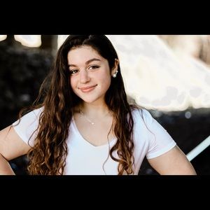 Meet your Posher, Stephanie